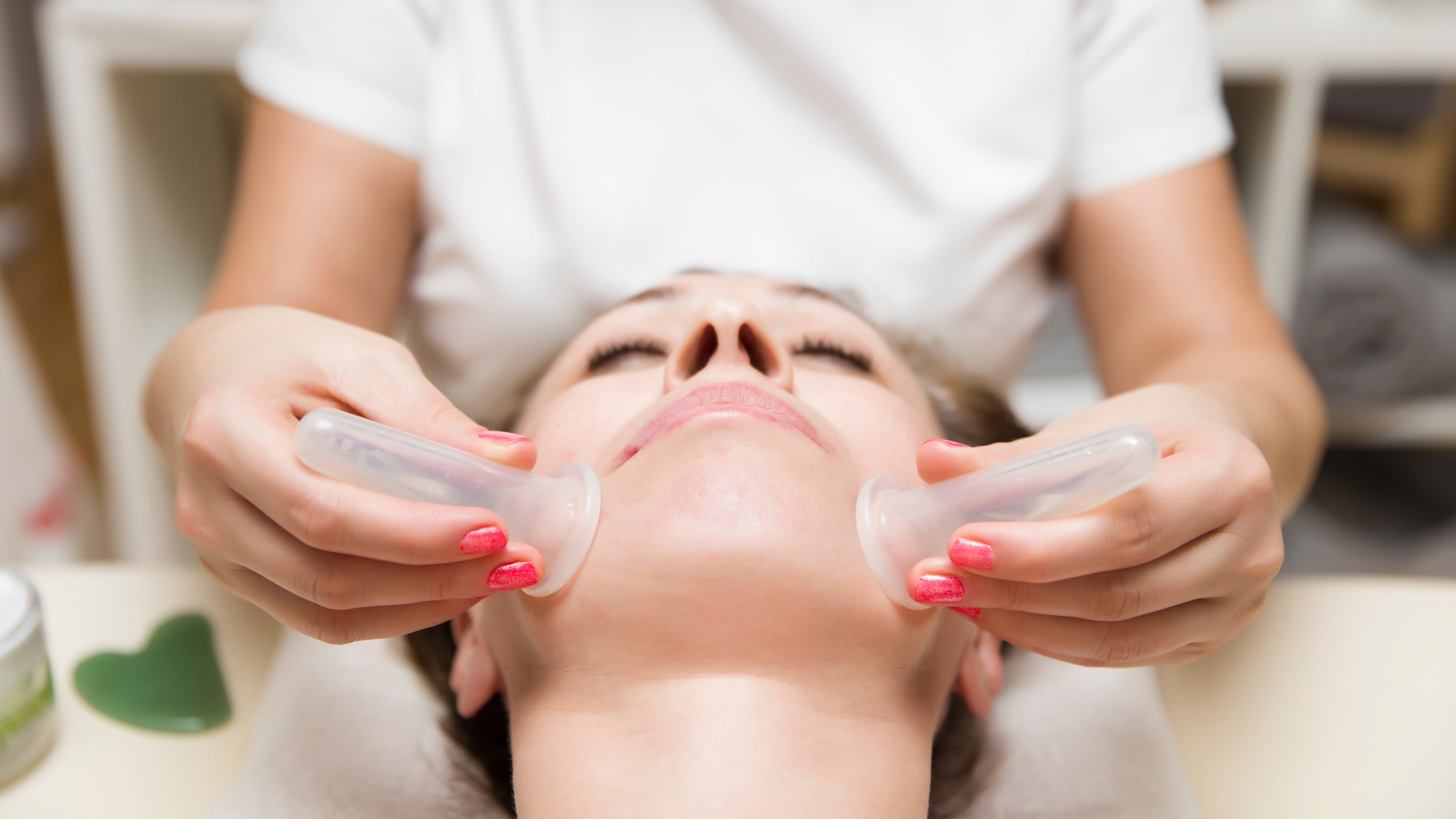 Effective Face and Neck Contouring Using Vacuum Therapy with Anita Shannon